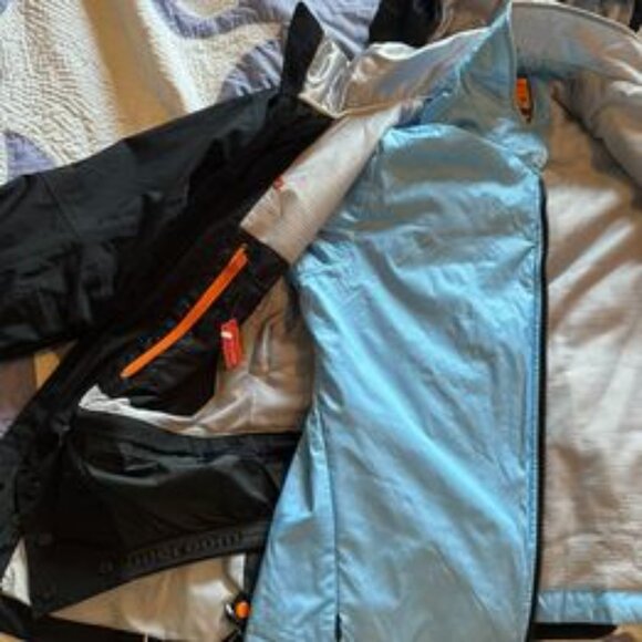 Powder Room Skiing Snowboarding Jacket - Picture 6 of 6